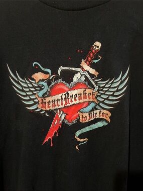 Skull HEART BREAKER TO DIE FOR Black T-Shirt Unisex Bloody Dagger Wings
Bob-wire